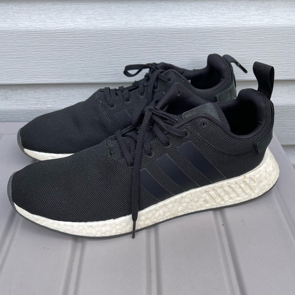 Adidas NMD R2 Core Black Sneakers Size 11.5 Men’s Lace Up Style White Outsole